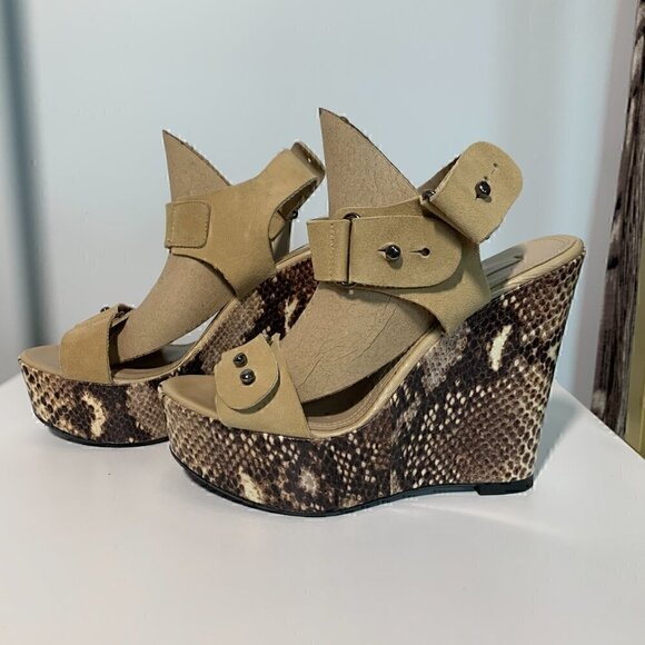 ✨Sleek and Stylish: BCBG Snakeskin Platform Wedges in Caramel Suede, size 8​ - Picture 3 of 9